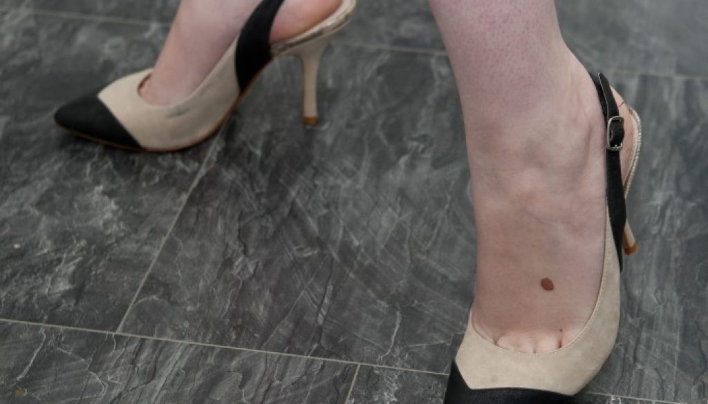 feet pose 2